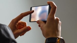 Im Internet tauschen sich Vergewaltiger oft mit Gleichgesinnten aus und teilen Bilder und ...