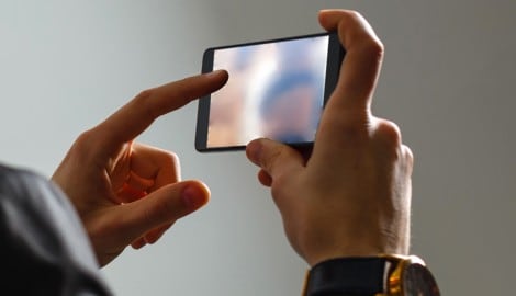 Im Internet tauschen sich Vergewaltiger oft mit Gleichgesinnten aus und teilen Bilder und ...