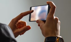Im Internet tauschen sich Vergewaltiger oft mit Gleichgesinnten aus und teilen Bilder und ...