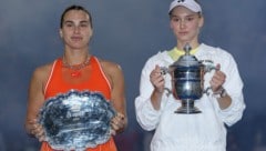 Aryna Sabalenka (l.) und Jelena Rybakina