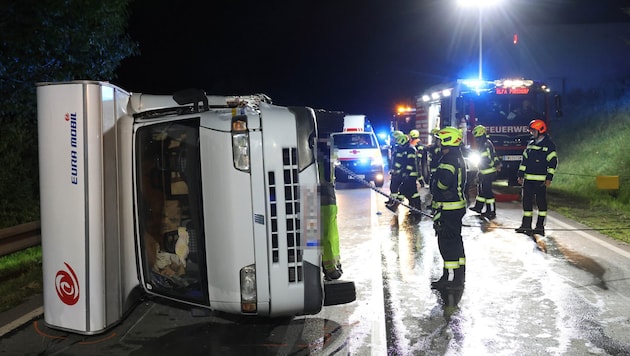 Das Wohnmobil lag auf der Seite.