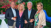 Michael Krüger mit Frank Stronach sowie Cindy und Ines 