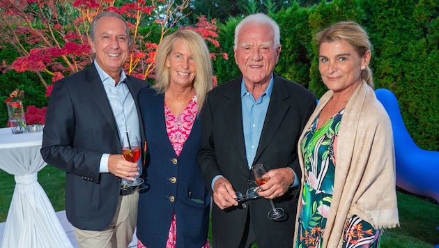 Michael Krüger mit Frank Stronach sowie Cindy und Ines