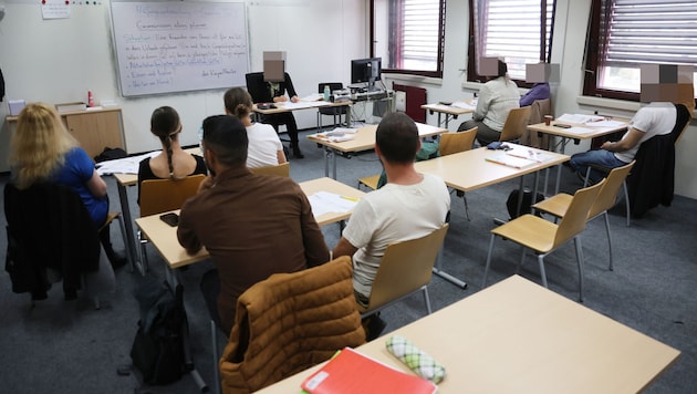 Dialekt im Deutschkurs? Von vielen belächelt. 1400 befragte Deutschkurs-Teilnehmer sehen das ...