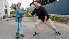 Jonas (11) und Harald Leitner (45) halfen entscheidend mit, drei mutmaßliche Diebe dingfest zu ...