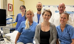 Judith N. beim Wiedersehen mit ihren Lebensrettern in der Klinik Donaustadt
