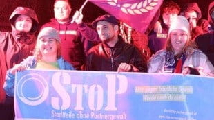 Auch die Fans beider Mannschaften unterstützten die Aktion.