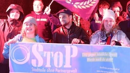 Auch die Fans beider Mannschaften unterstützten die Aktion.