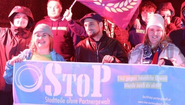 Auch die Fans beider Mannschaften unterstützten die Aktion.