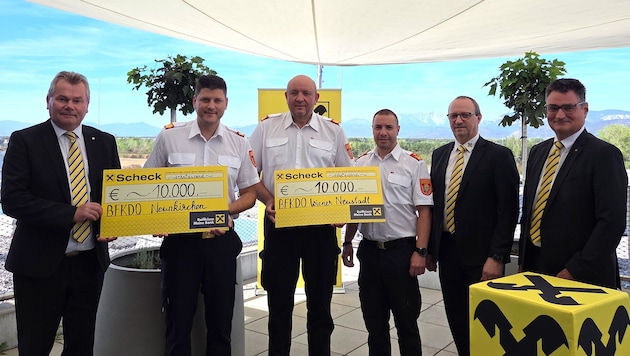 Übergabe an die Vertreter des Bezirksfeuerwehrkommandos Neunkirchen und Wiener Neustadt seitens ...