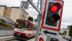 Seit Sonntag fährt die Lokalbahn – begleitet von ständigem Läuten.