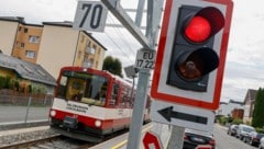 Seit Sonntag fährt die Lokalbahn – begleitet von ständigem Läuten.