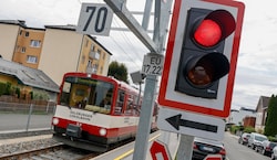 Seit Sonntag fährt die Lokalbahn – begleitet von ständigem Läuten.