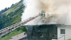 Die Rauchsäule war am Sonntag von weithin zu sehen. 