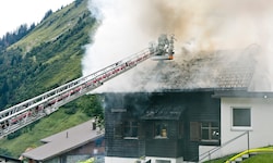 Die Rauchsäule war am Sonntag von weithin zu sehen. 