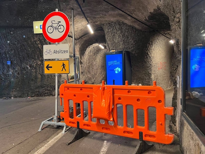 Auch für die Radfahrer heißt es zumindest bitte absteigen.