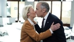 Kanadas Premier Mark Carney (beim G7-Gipfel mit EU-Kommissionschefin Ursula von der Leyen) will ...