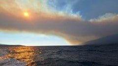 Riesige Rauchschwaden ziehen über die kroatische Insel Brac.