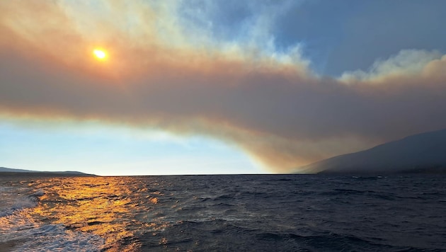 Riesige Rauchschwaden ziehen über die kroatische Insel Brac.
