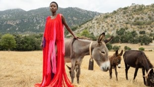 Ein Sommer in Orient: Delia Marjorie wird in Franz Josef Baurs filigranem Kunstkleid zum ...