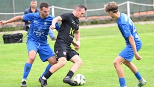 Petro Bodnaruk (Mitte) erzielt im Derby einen Doppelpack.