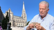 Auch Ex-Vizekanzler Reinhold Mitterlehner spielte beim Benezif-Turnier zugunsten der Renovierung ...