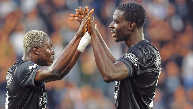 Bärenstark beim Liga-Debüt: Sturms Neue Oumar Diakite und Joshua Quarshie (re.).