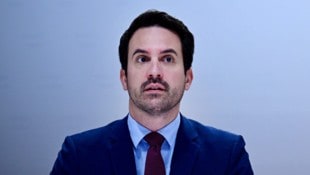 Bildungsminister Christoph Wiederkehr will mehr Fokus auf die Kernkompetenzen Lesen. Schreiben, ...