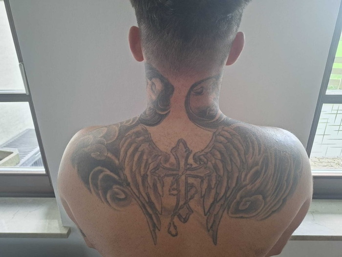 Eric Hoppenthaler zeigt der „Krone“ seine Tattoos.