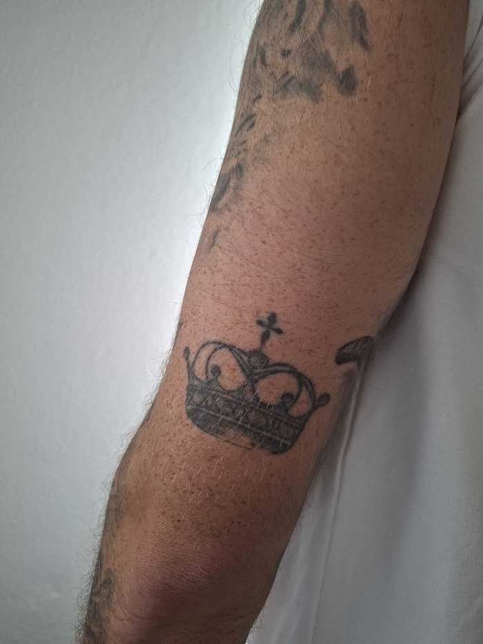 Eric Hoppenthaler zeigt der „Krone“ seine Tattoos.