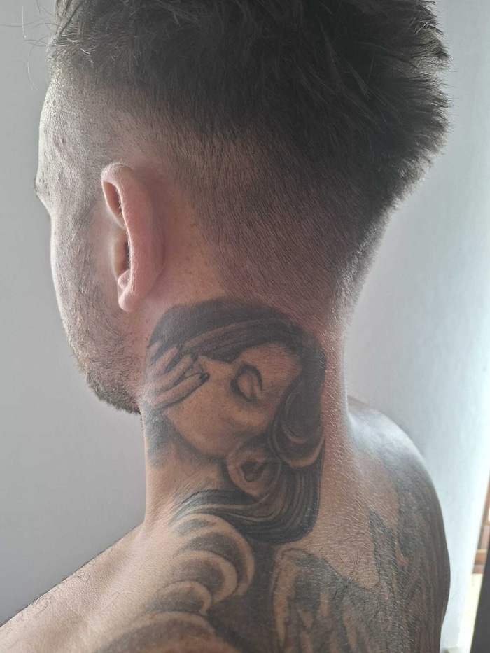 Eric Hoppenthaler zeigt der „Krone“ seine Tattoos.