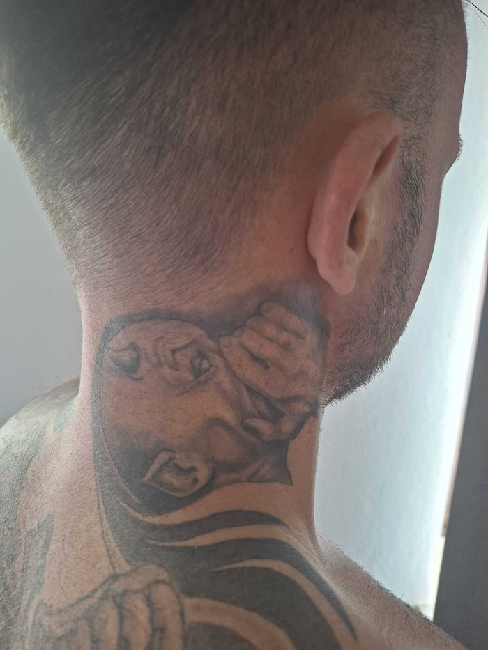 Eric Hoppenthaler zeigt der „Krone“ seine Tattoos.