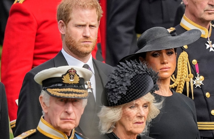 König Charles ließ mitteilen, dass Harry und Meghan keine „working royals“ mehr sind – und die ...
