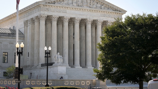Der Supreme Court in Washington lehnte einen Eilantrag der Regierung ab, mit dem restriktive ...