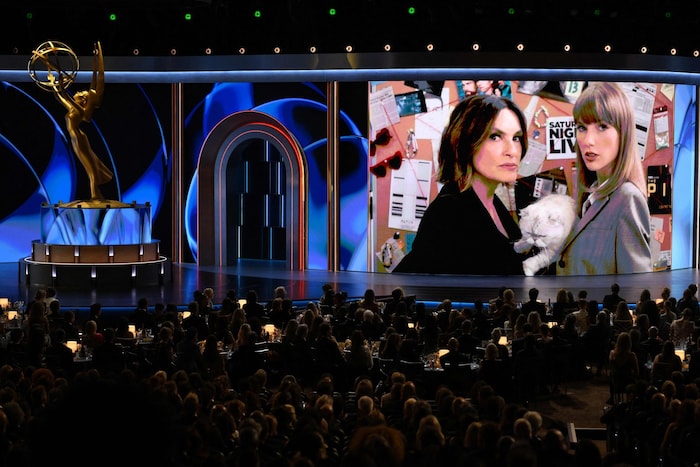 Taylor Swift überraschte am Ende des Clips mit ihrer Katze „Olivia Benson“ die Fans.
