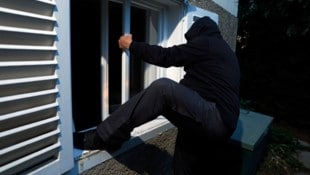 Der Mann stieg in der Nacht vom 5. auf den 6. September durch ein eingeschlagenes Fenster in ein ...