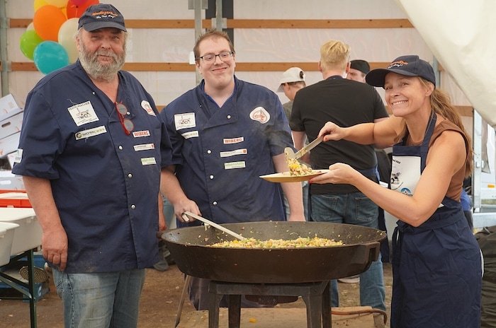 „Die Festelmacher“ hier im Einsatz beim Kinderburg-Festival in Maria Enzersdorf am Fuße der Burg ...