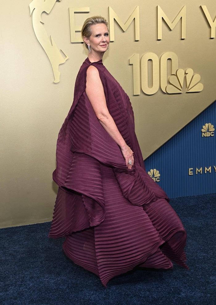 Cynthia Nixon griff bei diesem Look daneben. Ihrer Serien-Rolle Miranda wäre das wohl nicht ...