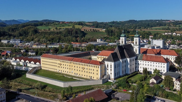 Schon wieder wurde in einem Gefängnis in Österreich ein Häftling getötet.