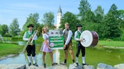 Leopold und Lena in der Mitte, Nestor (Trommel), Otto (Posaune) sind schon bereit – Von 18. bis ...