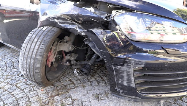 Schrottplatzreifes Auto nach einem Crash in Höchst.