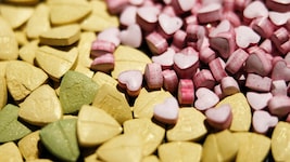 MDMA  – bekannt als „Ecstasy“, „Molly“, „Emma“ oder „E“ – gilt als Partydroge.