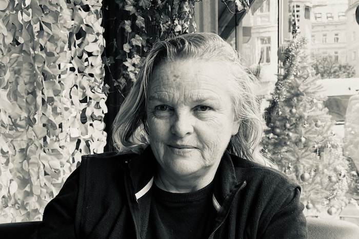 Künstlerin Petra Maitz hält aktuell Vorträge und Workshops auf den Malediven ab.