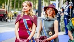 Prinzessin Ariane (l.) zeigte sich in einem Kleid vom Mama Maxima. Ihre Schwester, Prinzessin ...