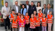 Landeshauptmann Hans Peter Doskozil überreichte den Taferlklasslern in Steinberg-Dörfl neue ...