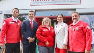 Vertreter von Rotem Kreuz und Saubermacher präsentieren das gemeinsame Pilotprojekt für ...