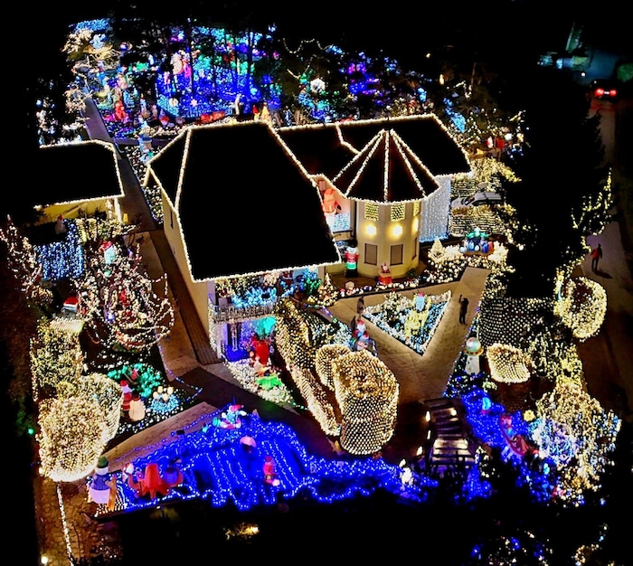 Teil des Winterwunders ist auch das Weihnachtshaus der Familie Gollnhuber in Bad Tatzmannsdorf.