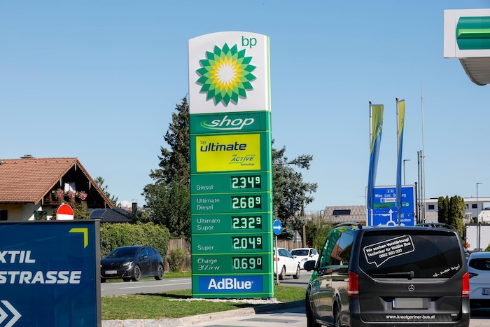 Bei einem Lokalaugenschein kostete der Liter Diesel bereits 2,35 Euro an einer Tankstelle in ...