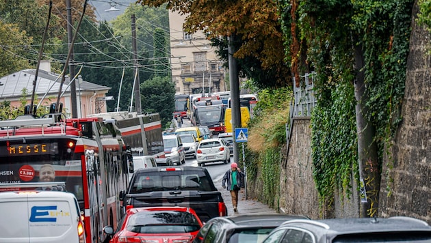Beim Müllnerhügel blockieren sich die Busse gegenseitig.