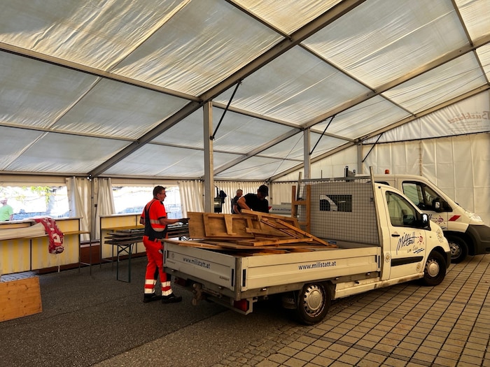 Seit einer Woche wird am Millstätter See für das Nockisfest gearbeitet – viele Helfer haben sich ...